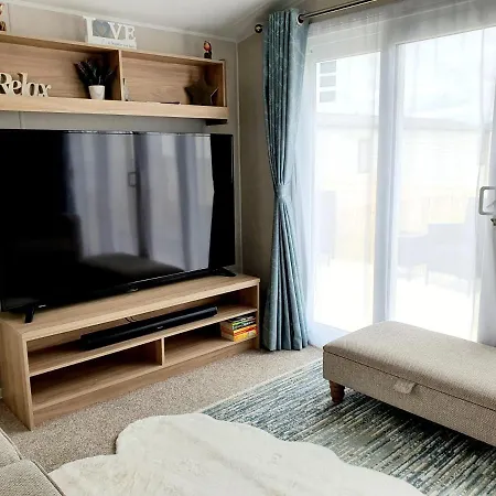 Premium Accommodation With Luxury Hot-Tub And Decking Area, Near Fantasy Island Ingoldmells Exterior foto