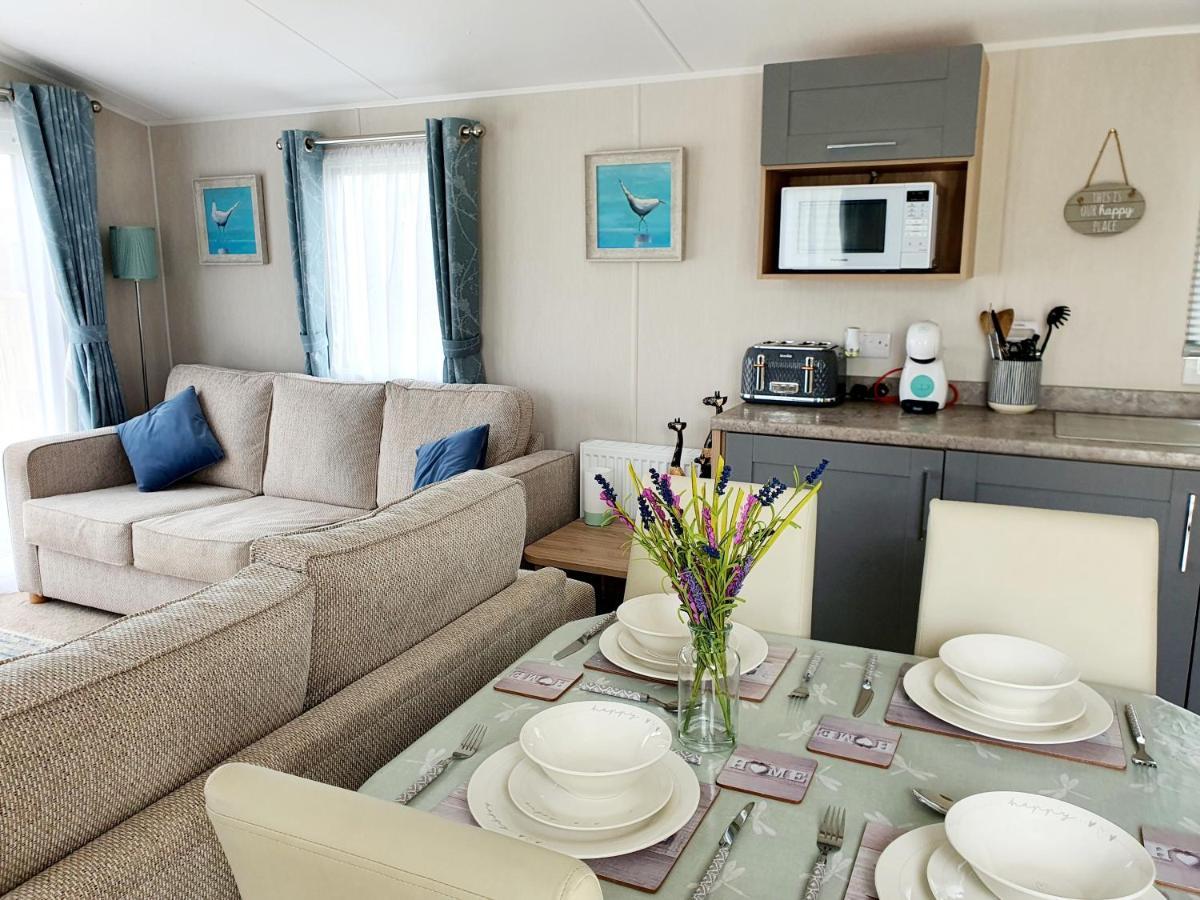 Premium With Luxury Hot-tub And Decking Area, Near Fantasy Island Casa vacanze *