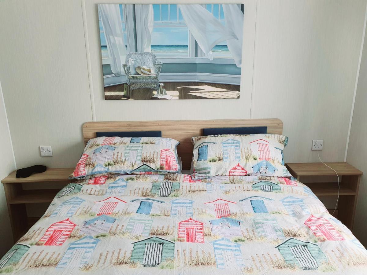 Premium With Luxury Hot-tub And Decking Area, Near Fantasy Island Ingoldmells