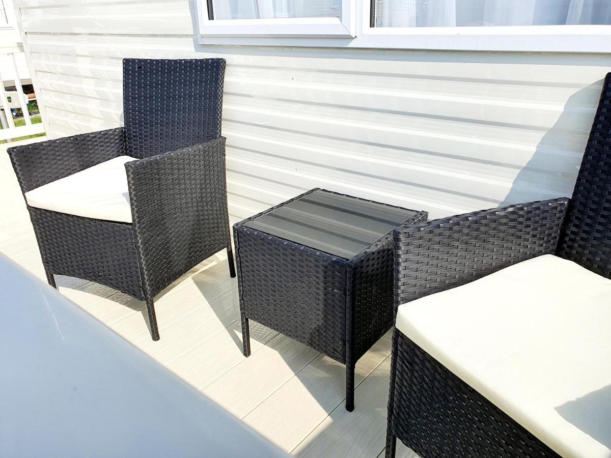 Premium With Luxury Hot-tub And Decking Area, Near Fantasy Island Casa vacanze