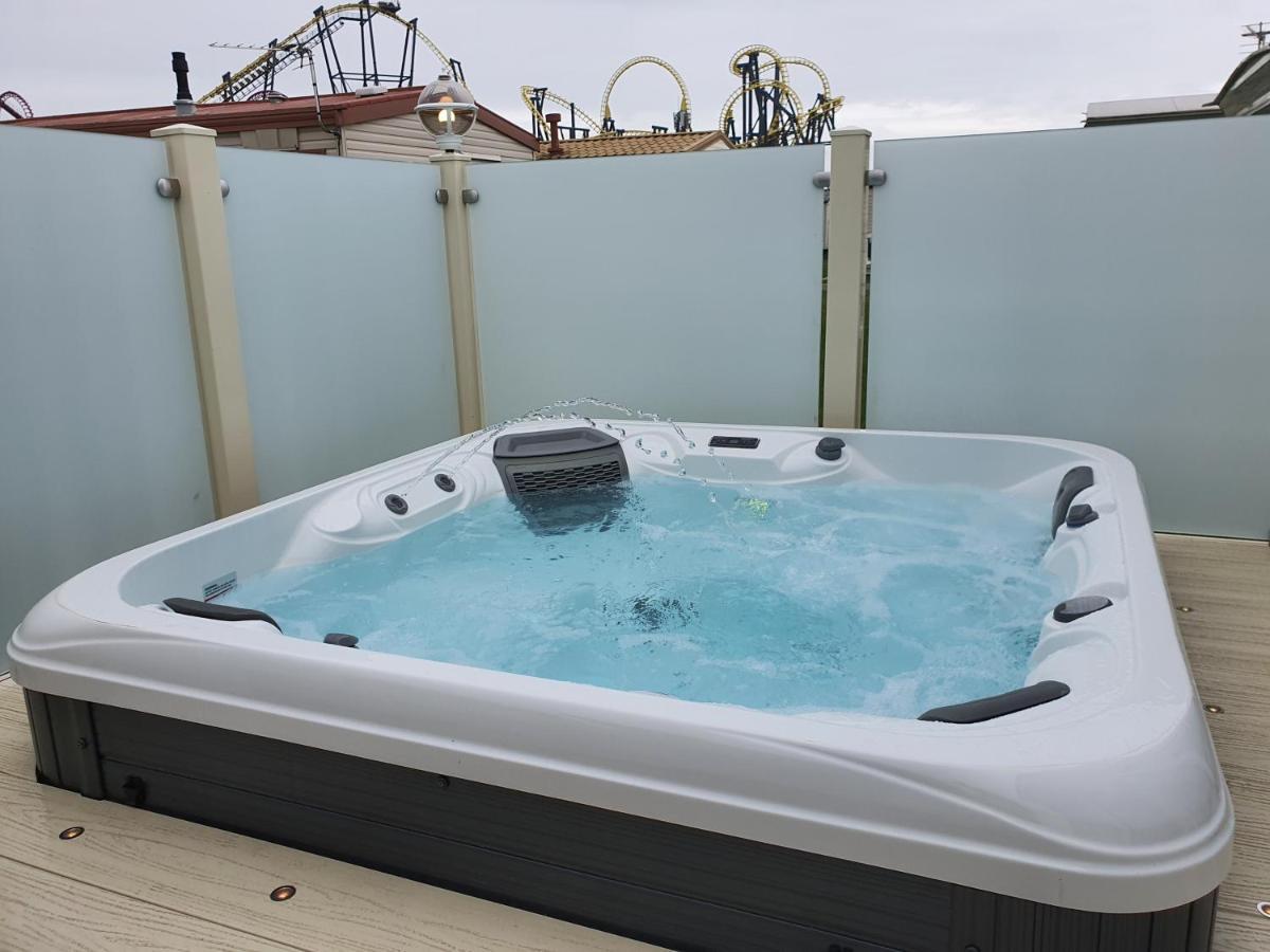 Premium With Luxury Hot-tub And Decking Area, Near Fantasy Island Casa vacanze Ingoldmells