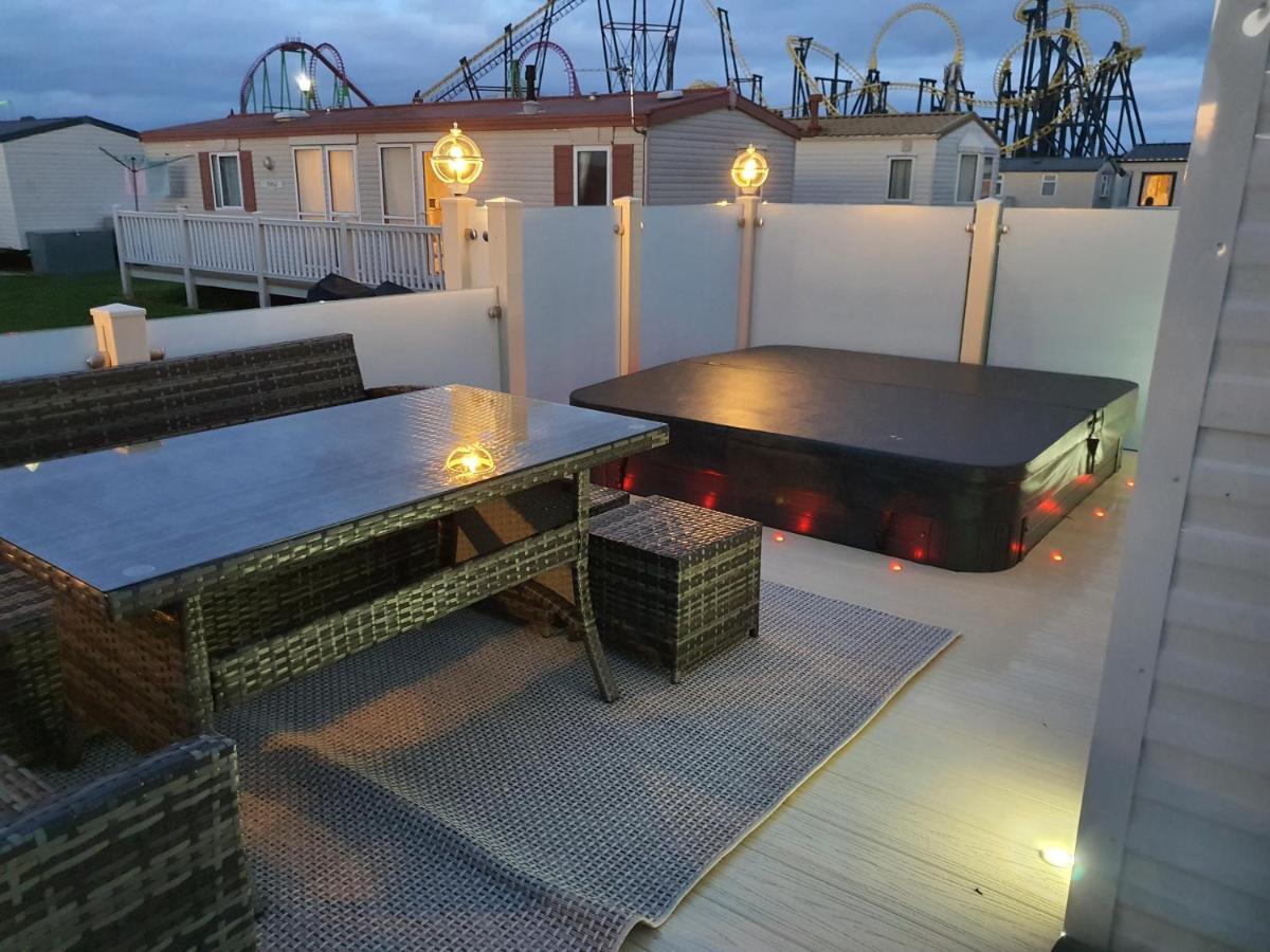 Premium With Luxury Hot-tub And Decking Area, Near Fantasy Island Casa vacanze Ingoldmells